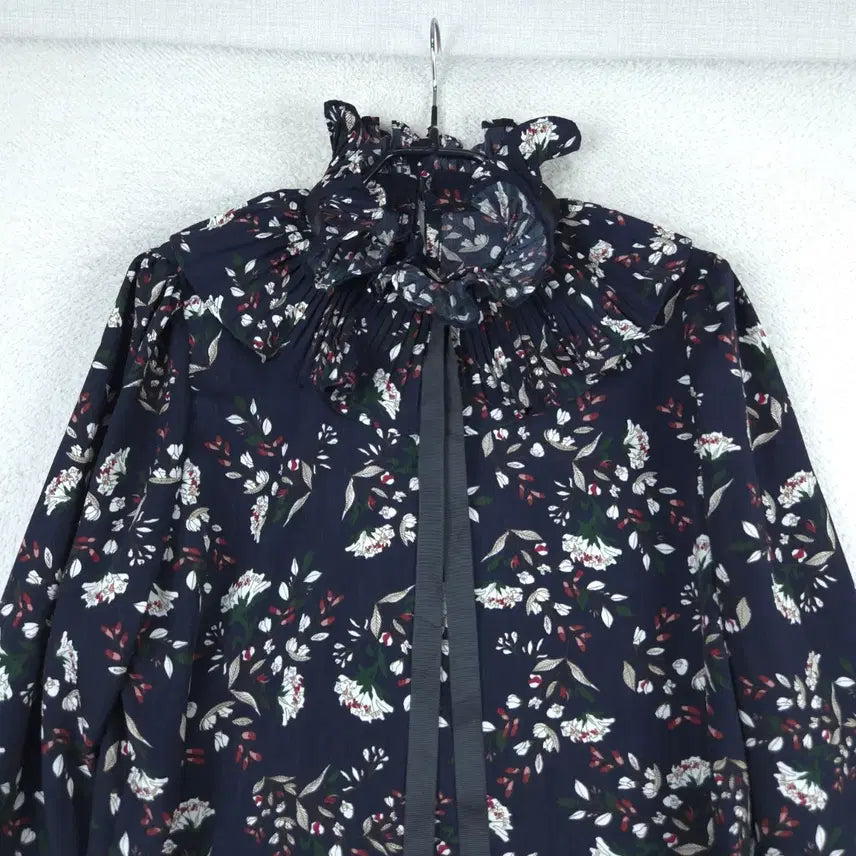 [BUNJANG] Floral Ribbon Blouse (Navy) - Women&