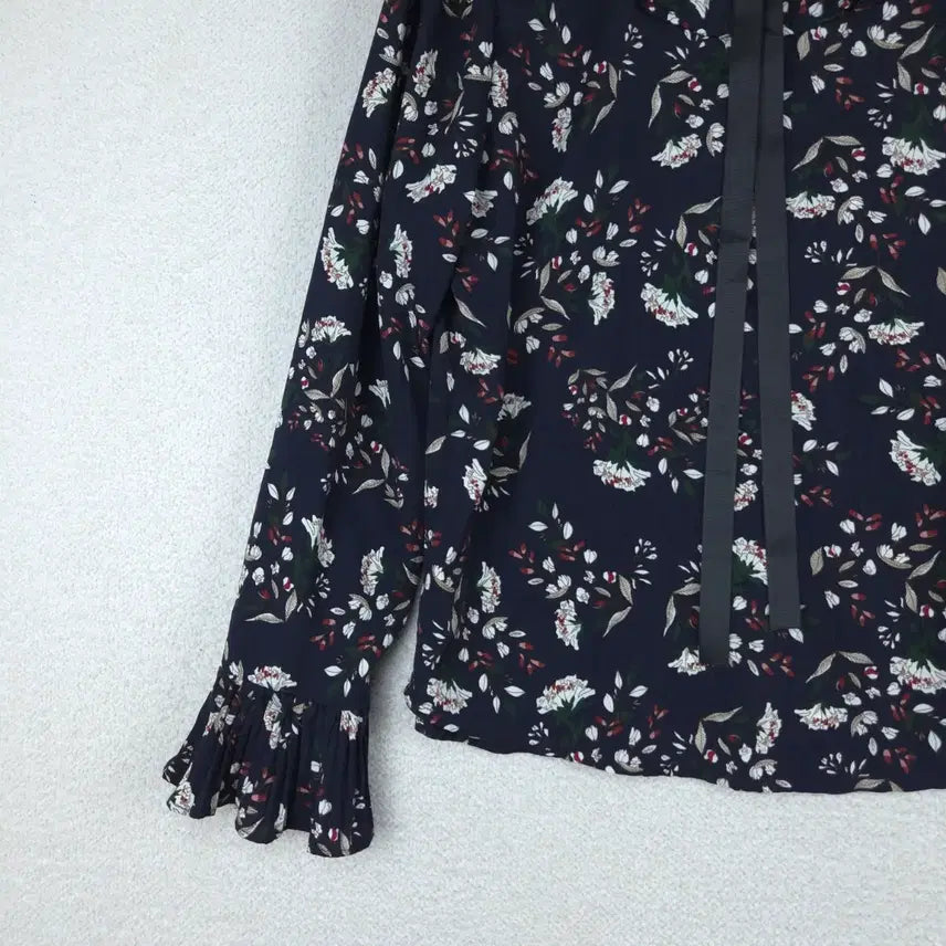 [BUNJANG] Floral Ribbon Blouse (Navy) - Women&