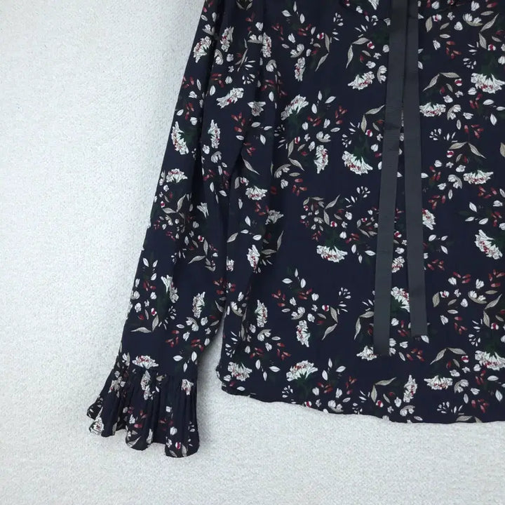 [BUNJANG] Floral Ribbon Blouse (Navy) - Women&