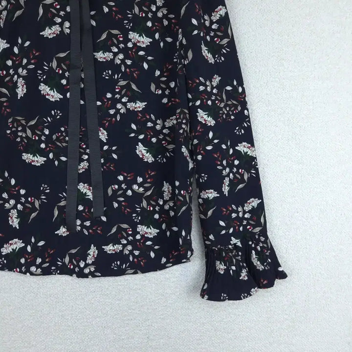 [BUNJANG] Floral Ribbon Blouse (Navy) - Women&