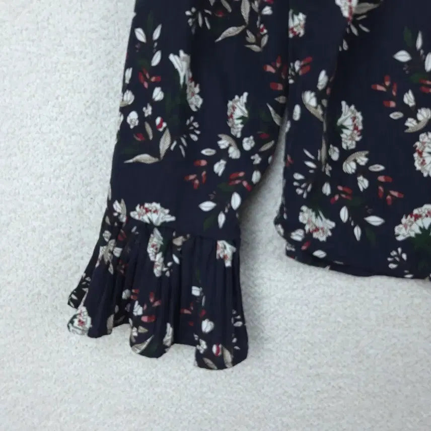 [BUNJANG] Floral Ribbon Blouse (Navy) - Women&