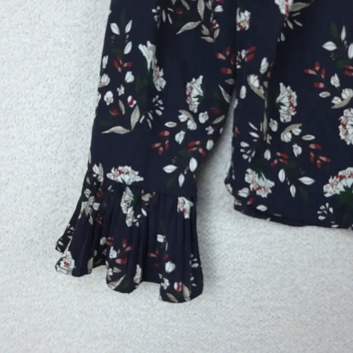[BUNJANG] Floral Ribbon Blouse (Navy) - Women&