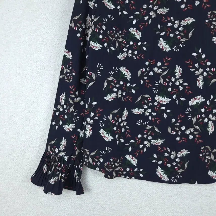 [BUNJANG] Floral Ribbon Blouse (Navy) - Women&