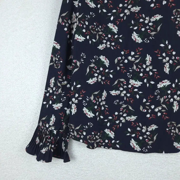 [BUNJANG] Floral Ribbon Blouse (Navy) - Women&