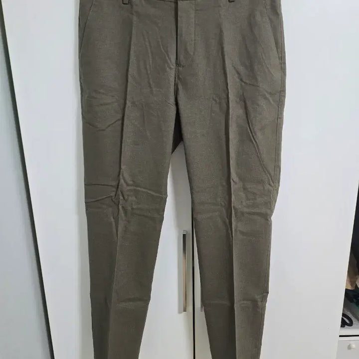 [BUNJANG] Giordano Tapered Fit Slacks Olive Pants / 지오다노 테이퍼드핏 슬랙스 30 올리브 새상품