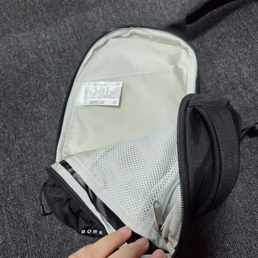 [SOLD OUT] 노스페이스 블랙 보레알리스 슬링백 26042121