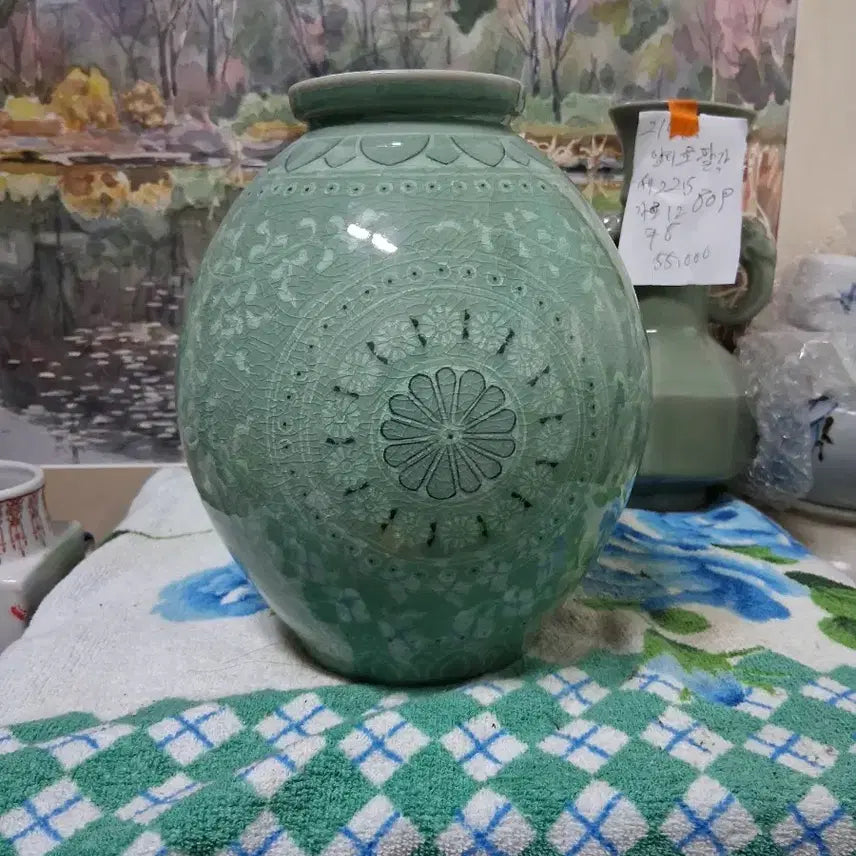 [BUNJANG] Celadon Porcelain Chrysanthemum Motif Small Jar / 흙백삼감 국화문 소호