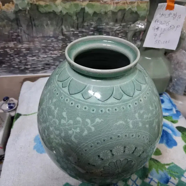 [BUNJANG] Celadon Porcelain Chrysanthemum Motif Small Jar / 흙백삼감 국화문 소호