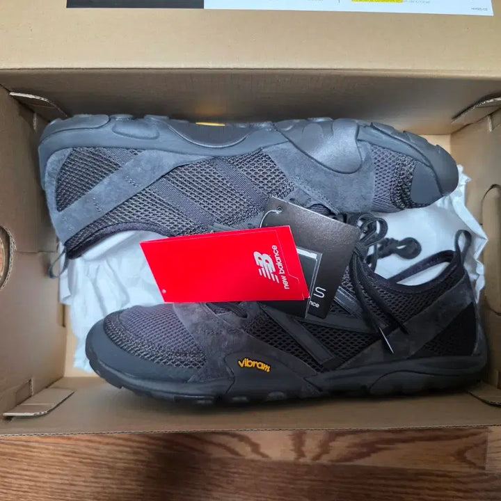 [BUNJANG] New Balance MT10O Black Castle Rock Sneakers / [285] 뉴발란스 미니머스 MT10O 블랙 캐슬락