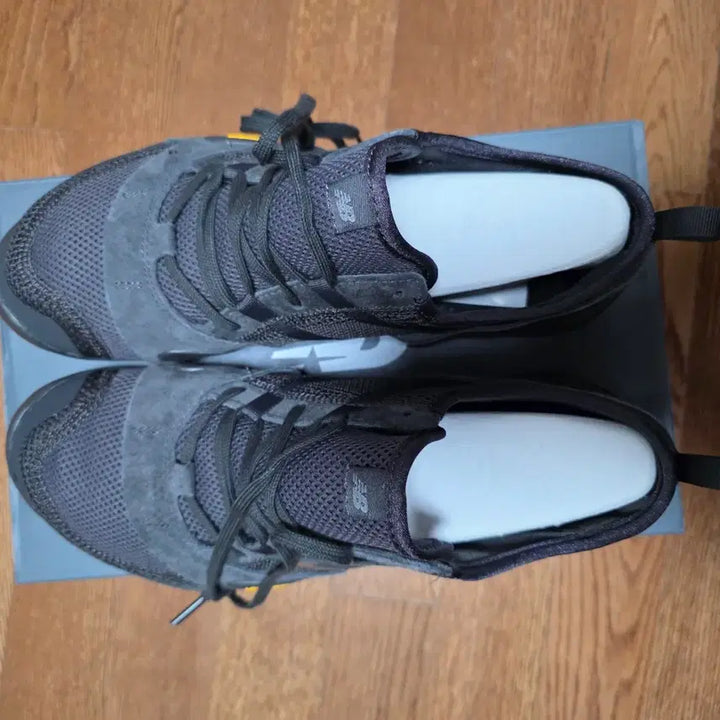 [BUNJANG] New Balance MT10O Black Castle Rock Sneakers / [285] 뉴발란스 미니머스 MT10O 블랙 캐슬락
