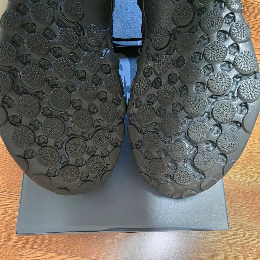 [BUNJANG] New Balance MT10O Black Castle Rock Sneakers / [285] 뉴발란스 미니머스 MT10O 블랙 캐슬락