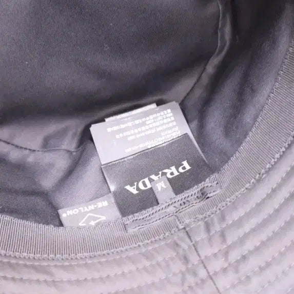 [BUNJANG] Prada Re-Nylon Triangle Logo Bucket Hat / 프라다 미사용 새상품 리나일론 삼각로고 버킷 햇 모자 2hc137