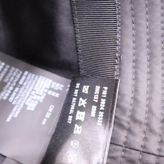 [BUNJANG] Prada Re-Nylon Triangle Logo Bucket Hat / 프라다 미사용 새상품 리나일론 삼각로고 버킷 햇 모자 2hc137