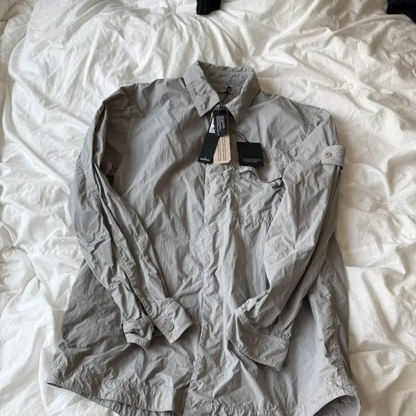 [SOLD OUT] m) 25ss 스톤아일랜드 고스트 오버셔츠 소프트필 앤 더스트그레이
