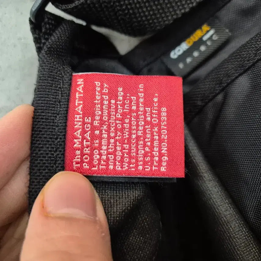 [BUNJANG] thisisneverthat Manhattan Portage Black Crossbody Bag / 디스이즈네버댓 맨하탄포티지 블랙 크로스백