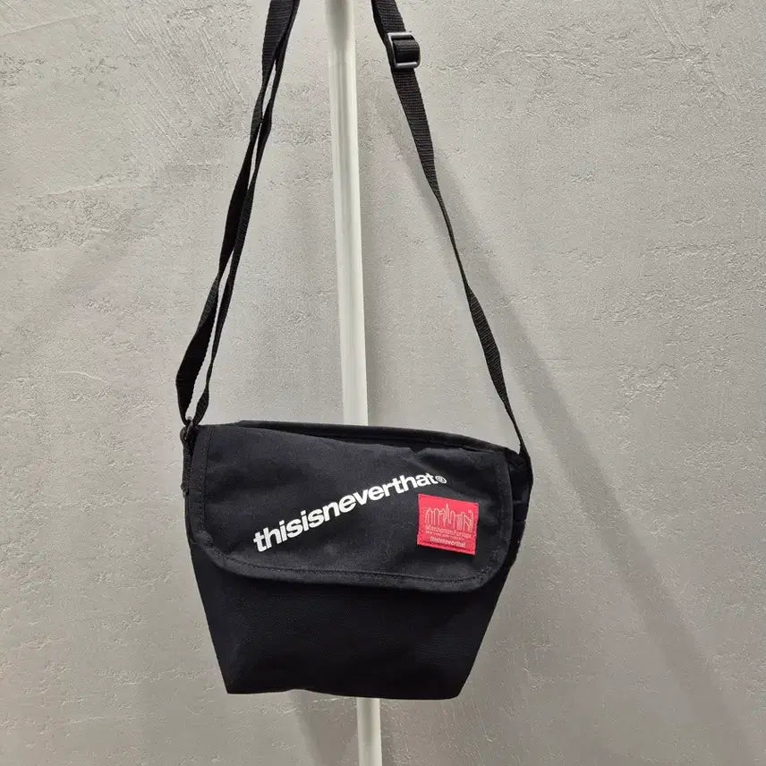 [BUNJANG] thisisneverthat Manhattan Portage Black Crossbody Bag / 디스이즈네버댓 맨하탄포티지 블랙 크로스백