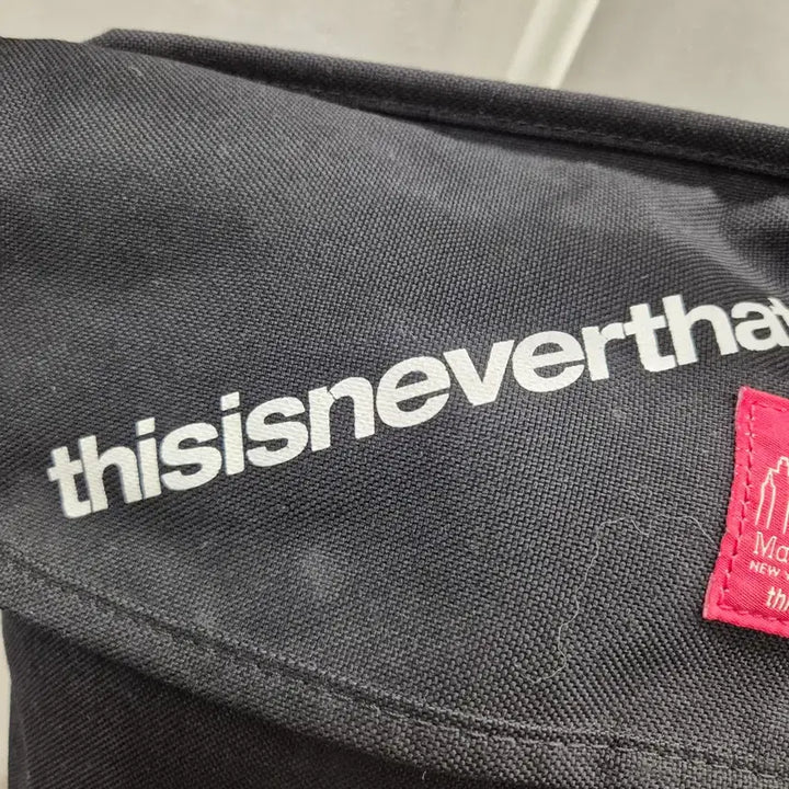 [BUNJANG] thisisneverthat Manhattan Portage Black Crossbody Bag / 디스이즈네버댓 맨하탄포티지 블랙 크로스백