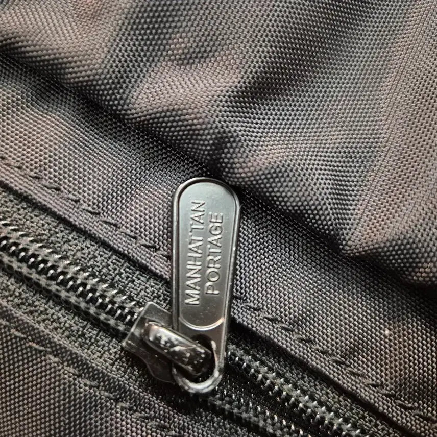 [BUNJANG] thisisneverthat Manhattan Portage Black Crossbody Bag / 디스이즈네버댓 맨하탄포티지 블랙 크로스백