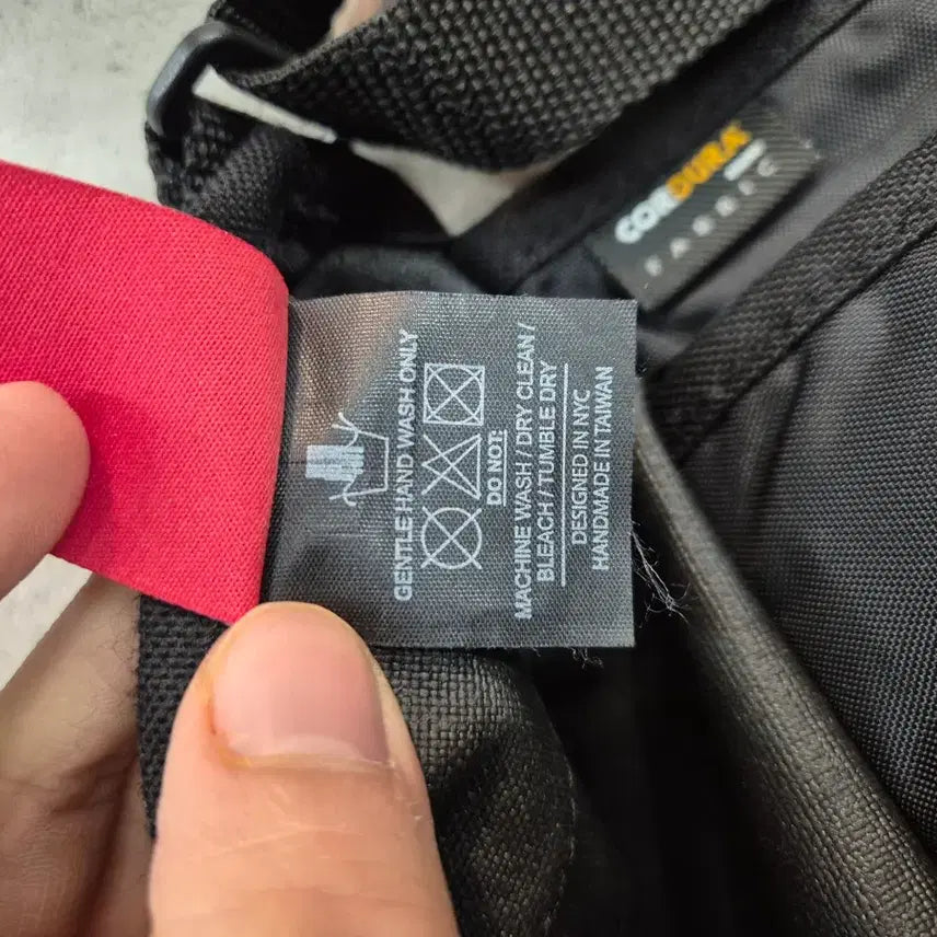 [BUNJANG] thisisneverthat Manhattan Portage Black Crossbody Bag / 디스이즈네버댓 맨하탄포티지 블랙 크로스백
