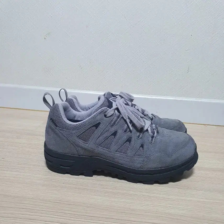 [BUNJANG] Nepa Kanneto Traction Gore-Tex Low Hiking Shoes 270 / 네파 칸네토 트랙션 고어텍스 로우 등산화 270