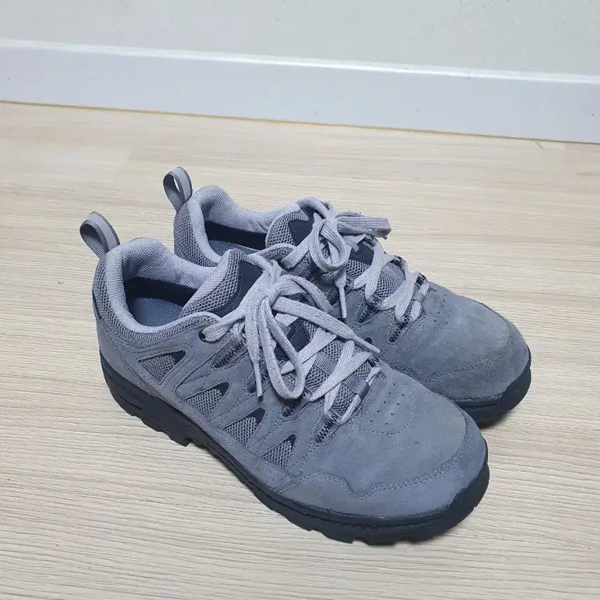 [BUNJANG] Nepa Kanneto Traction Gore-Tex Low Hiking Shoes 270 / 네파 칸네토 트랙션 고어텍스 로우 등산화 270