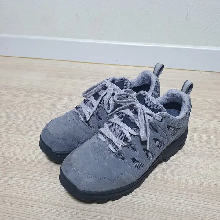 [BUNJANG] Nepa Kanneto Traction Gore-Tex Low Hiking Shoes 270 / 네파 칸네토 트랙션 고어텍스 로우 등산화 270