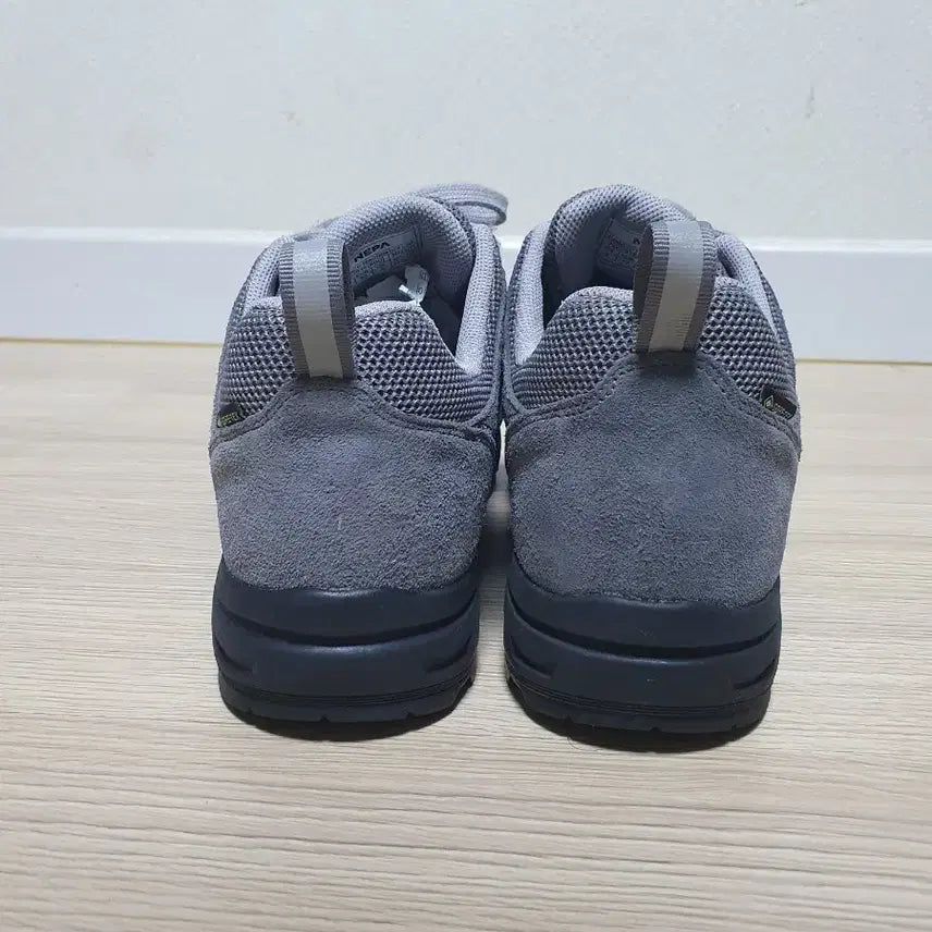 [BUNJANG] Nepa Kanneto Traction Gore-Tex Low Hiking Shoes 270 / 네파 칸네토 트랙션 고어텍스 로우 등산화 270
