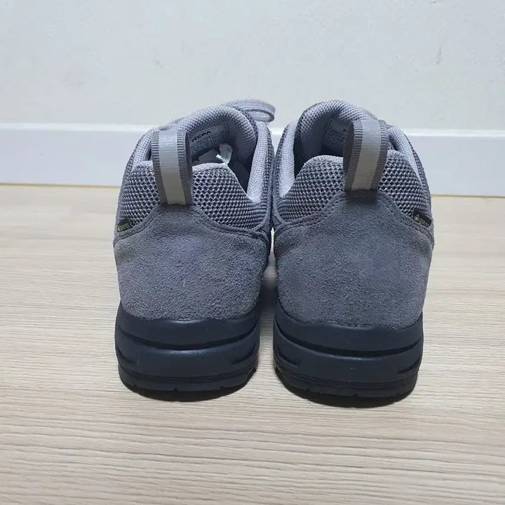 [BUNJANG] Nepa Kanneto Traction Gore-Tex Low Hiking Shoes 270 / 네파 칸네토 트랙션 고어텍스 로우 등산화 270