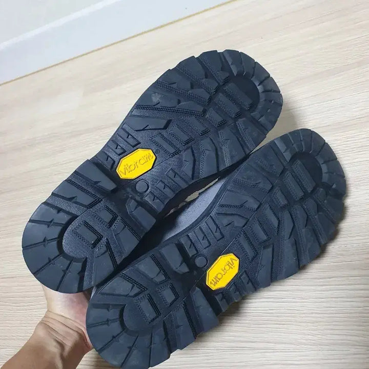 [BUNJANG] Nepa Kanneto Traction Gore-Tex Low Hiking Shoes 270 / 네파 칸네토 트랙션 고어텍스 로우 등산화 270