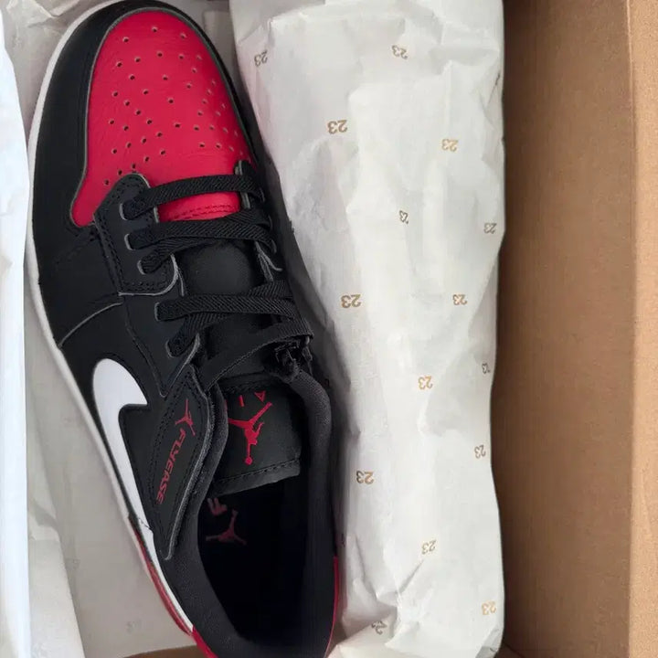 [SOLD OUT] 나이키 신발 air jordan 1  low flyease 입니다