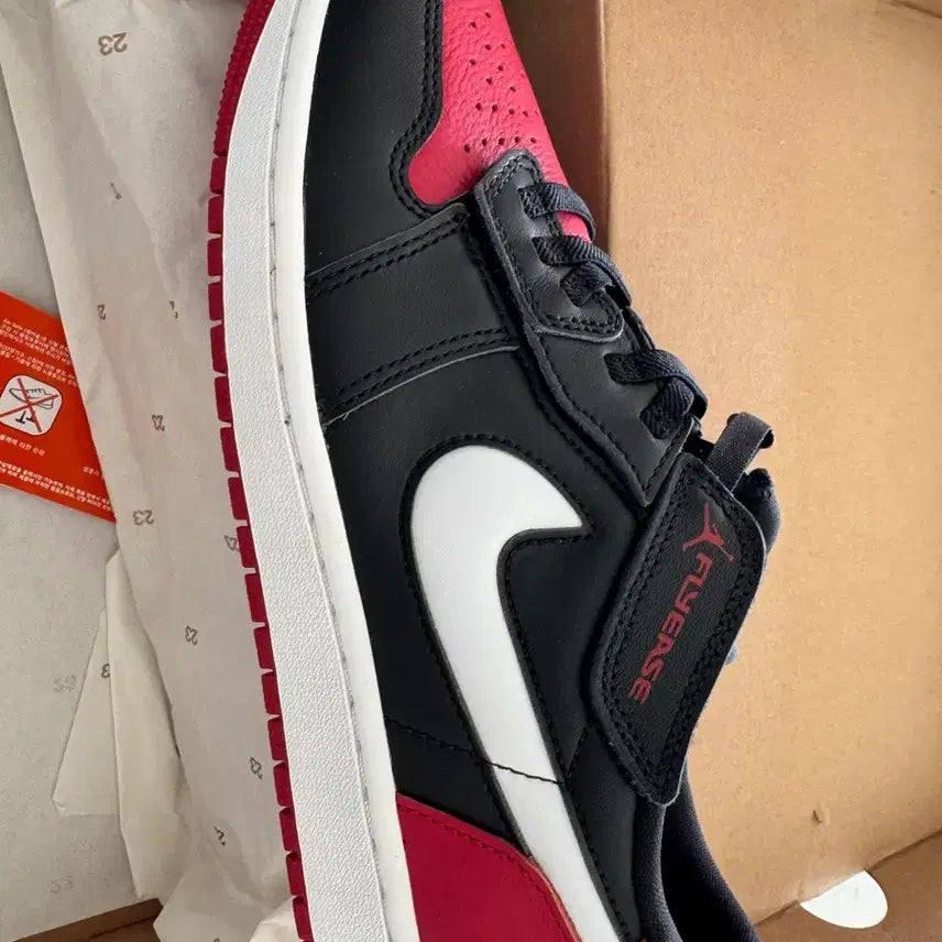 [SOLD OUT] 나이키 신발 air jordan 1  low flyease 입니다