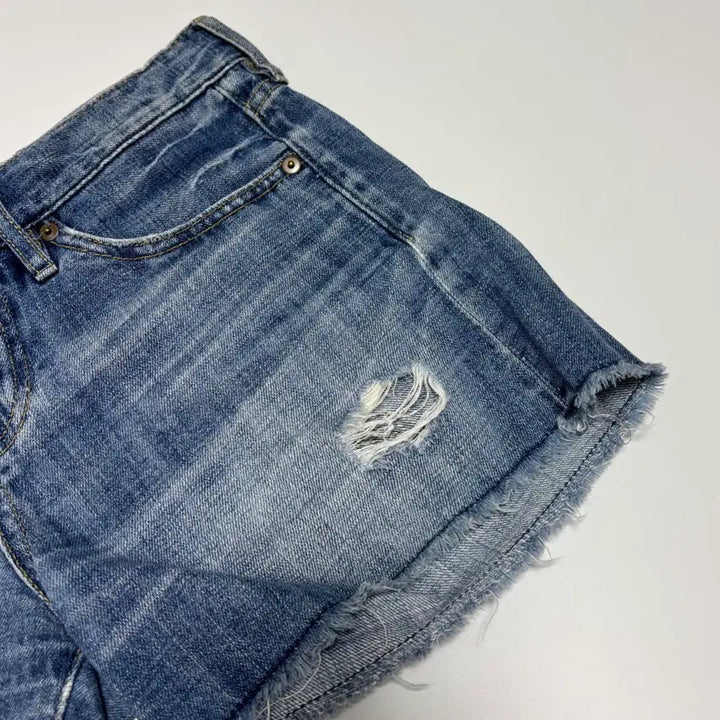 [BUNJANG] LOWRYS FARM Denim Cut-Off Shorts / 로리즈팜 데미지 컷오프 데님 숏팬츠