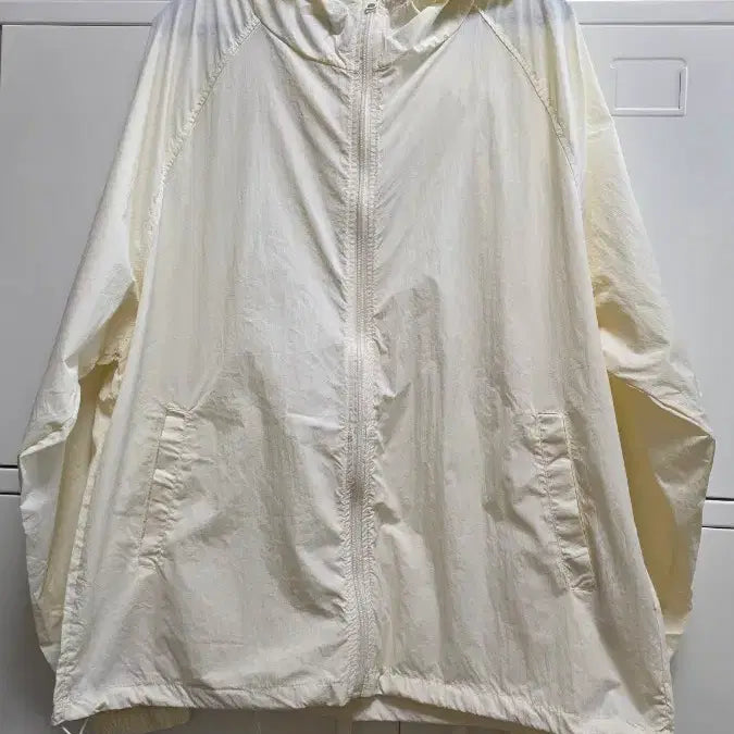 [BUNJANG] Lightweight Windbreaker Hooded Zip-up - Ivory / 경량 바람막이 후드 집업 - 아이보리