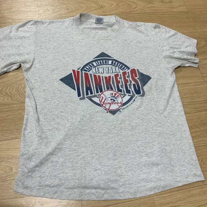 [BUNJANG] Trench New York Yankees Diamond Emblem T-shirt / L)뉴욕 양키즈 92 싱글스티치 반팔티