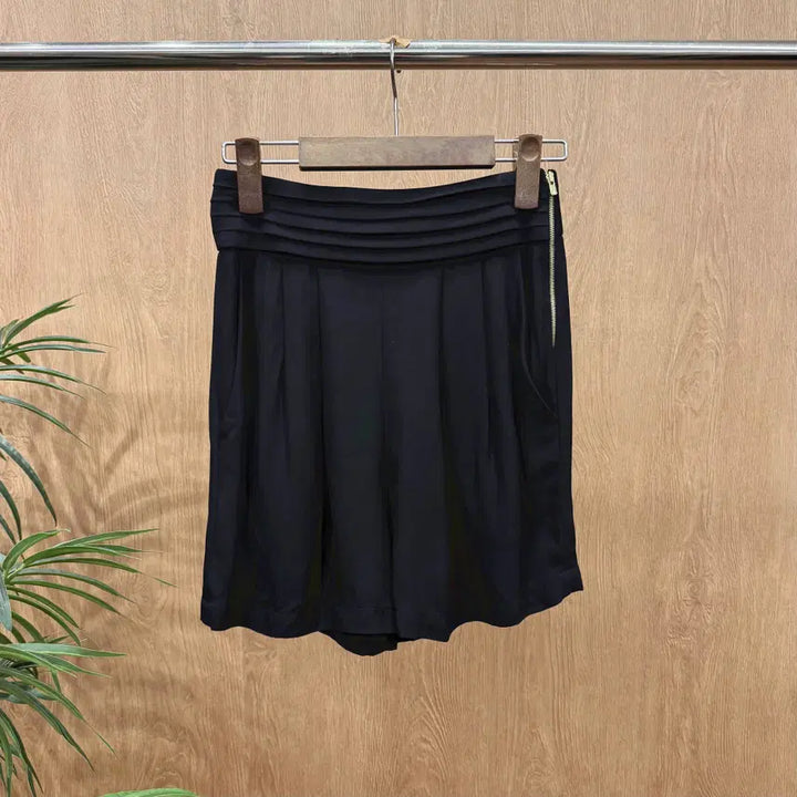 [BUNJANG] Sandro Pleated Wide Shorts with Gold Zipper - Black / 산드로 플리츠 디테일 와이드 쇼츠 팬츠 사이드 골드 지퍼 디테일 블랙