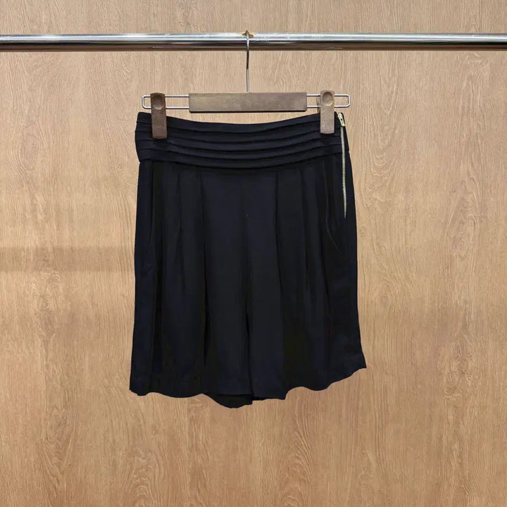[BUNJANG] Sandro Pleated Wide Shorts with Gold Zipper - Black / 산드로 플리츠 디테일 와이드 쇼츠 팬츠 사이드 골드 지퍼 디테일 블랙