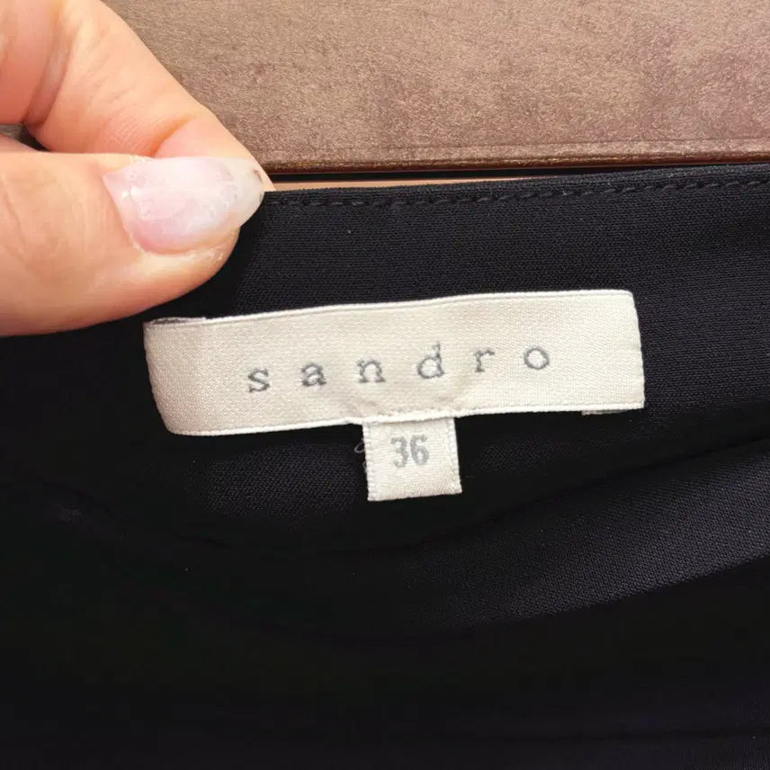 [BUNJANG] Sandro Pleated Wide Shorts with Gold Zipper - Black / 산드로 플리츠 디테일 와이드 쇼츠 팬츠 사이드 골드 지퍼 디테일 블랙