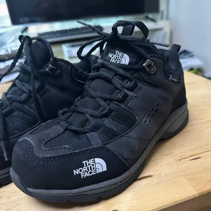 [BUNJANG] The North Face Classic Waterproof Hiking Shoes 240 / 노스페이스 클래식 워터프루프 등산화 240