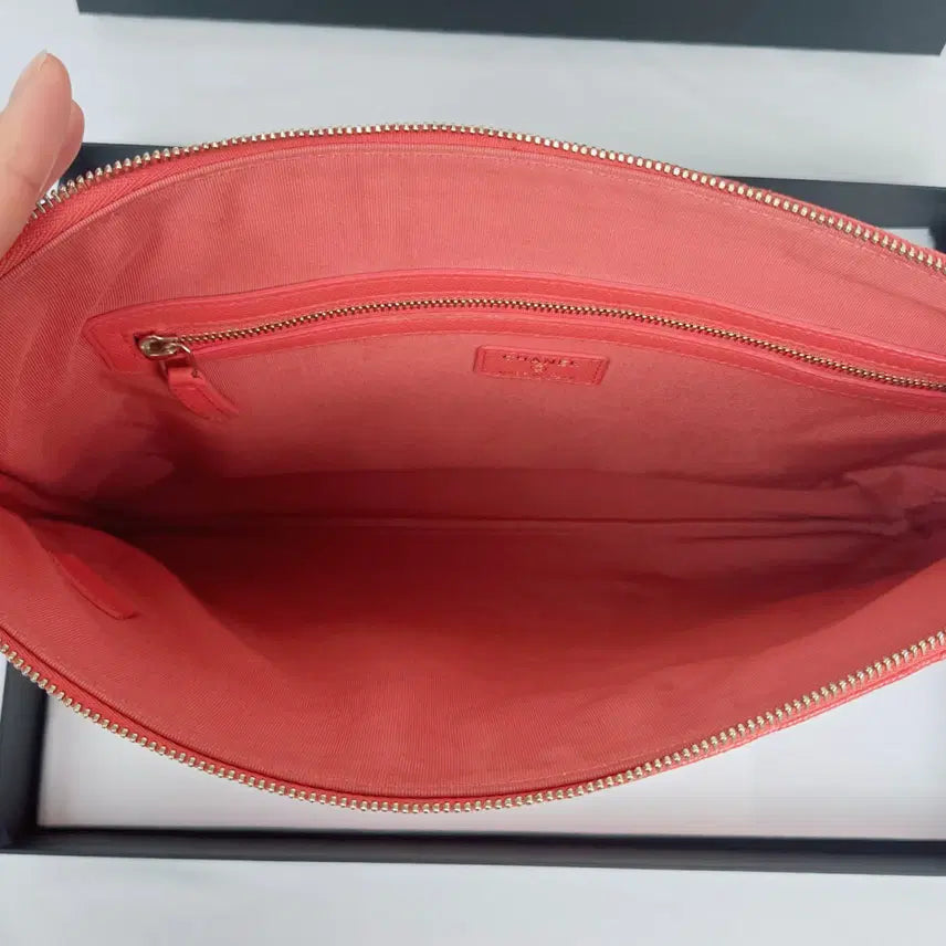 [SOLD OUT] 샤넬 클러치 라지 캐비어 핑크샴골
