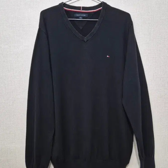 [BUNJANG] Tommy Hilfiger Black V-Neck Knit Long Sleeve / 타미힐피거 블랙 V넥 니트 긴팔