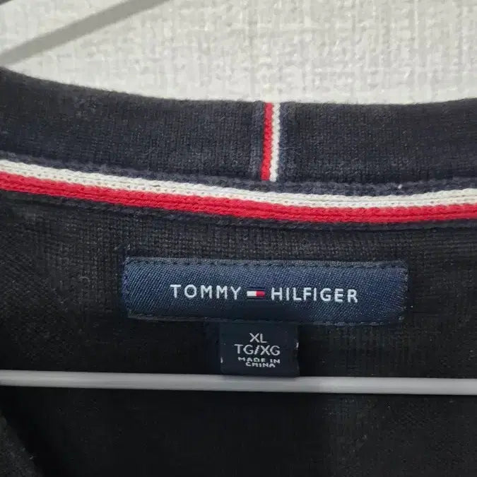 [BUNJANG] Tommy Hilfiger Black V-Neck Knit Long Sleeve / 타미힐피거 블랙 V넥 니트 긴팔