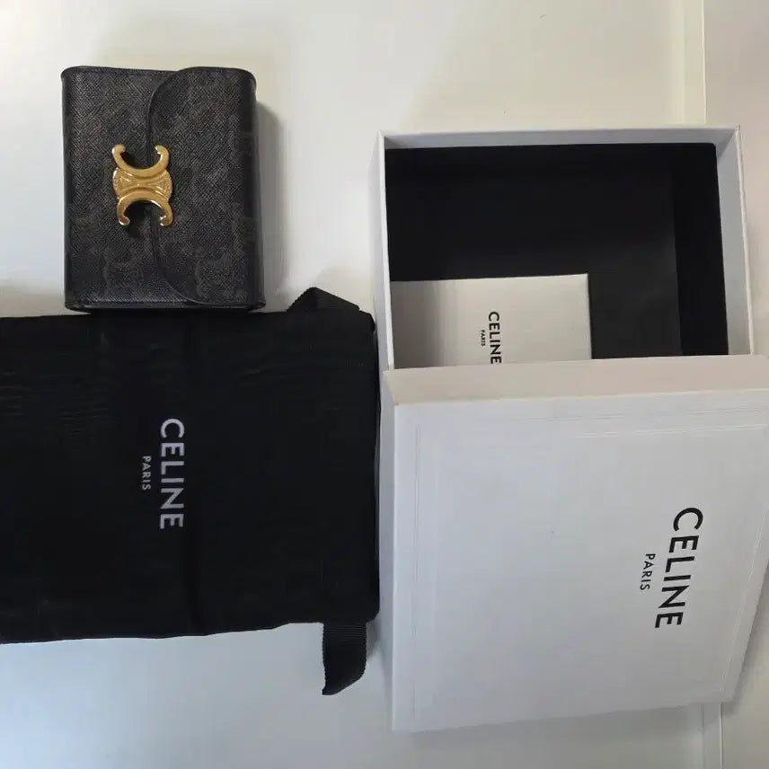 [BUNJANG] Celine Triomphe Canvas Flap Wallet Brown / 셀린느 트리옹프 캔버스 플랩 지갑 브라운 금장 / 구성O