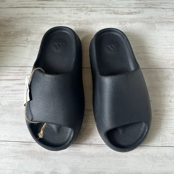 [SOLD OUT] 아디다스 이지 슬라이드 블랙 260