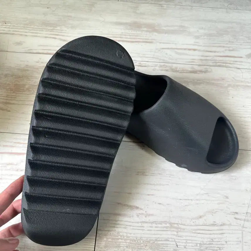 [SOLD OUT] 아디다스 이지 슬라이드 블랙 260