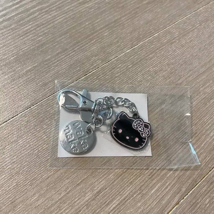 [BUNJANG] WAKE MAKE Hello Kitty Keyring Charm / 웨이크메이크 헬로키티 키링참 새상품 키티 키링