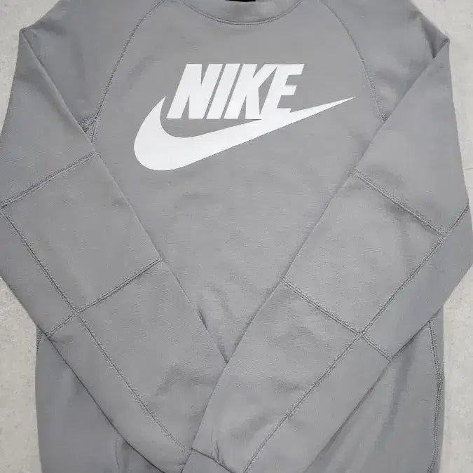 [BUNJANG] Nike Futura Crewneck Sweatshirt / 나이키 푸추라 크루넥 맨투맨