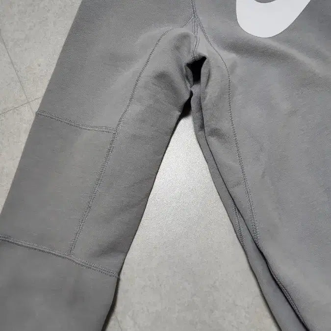 [BUNJANG] Nike Futura Crewneck Sweatshirt / 나이키 푸추라 크루넥 맨투맨