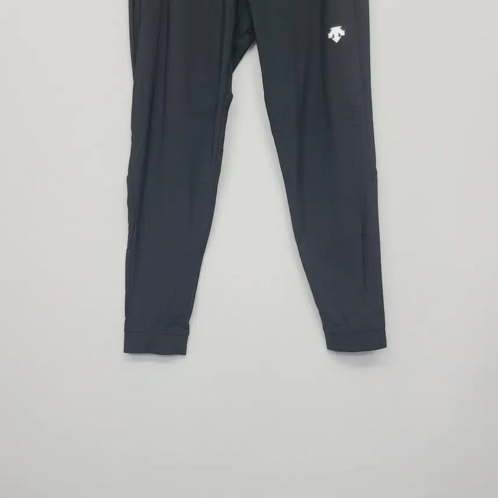 [SOLD OUT] 데상트 정품 쿨링 트리코트 반조거 팬츠 85(M) 검정 신축성 최상
