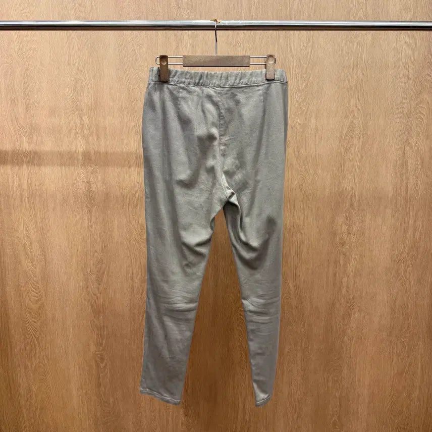 [SOLD OUT] 이세이미야케 플랜테이션 밴딩 팬츠 사이드 지퍼 포켓 디테일 그레이