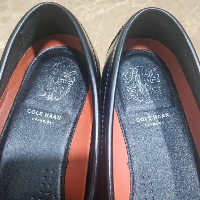 [SOLD OUT] 콜한 블랙 페니 로퍼